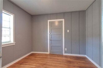 424 E Worth St-Unit -A in Grapevine, TX - Building Photo - Building Photo