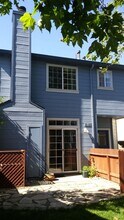 1285 Farragut Cir in Davis, CA - Foto de edificio - Building Photo