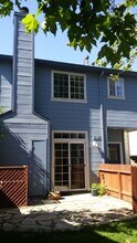 1285 Farragut Cir in Davis, CA - Building Photo - Building Photo