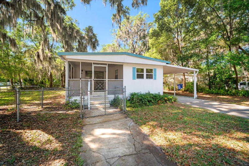 1195 Harmony Dr S in Fruit Cove, FL - Foto de edificio