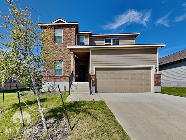 6815 Titan Pk in Converse, TX - Foto de edificio - Building Photo