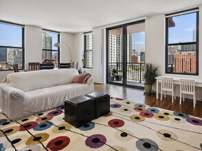330 N Jefferson St in Chicago, IL - Building Photo - Building Photo
