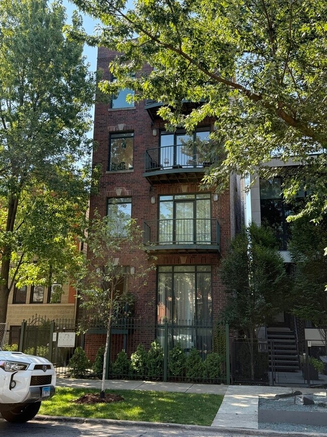 property at 1915 W Huron St