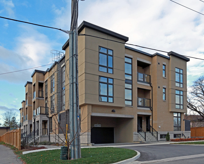 Hendon Park Towns in Toronto, ON - Building Photo - Building Photo