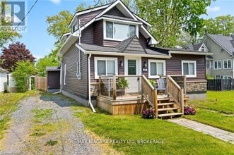 377 Cambridge Rd W in Fort Erie, ON - Building Photo - Building Photo