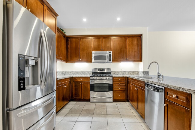 629 Traction Ave, Unit 616 in Los Angeles, CA - Foto de edificio - Building Photo