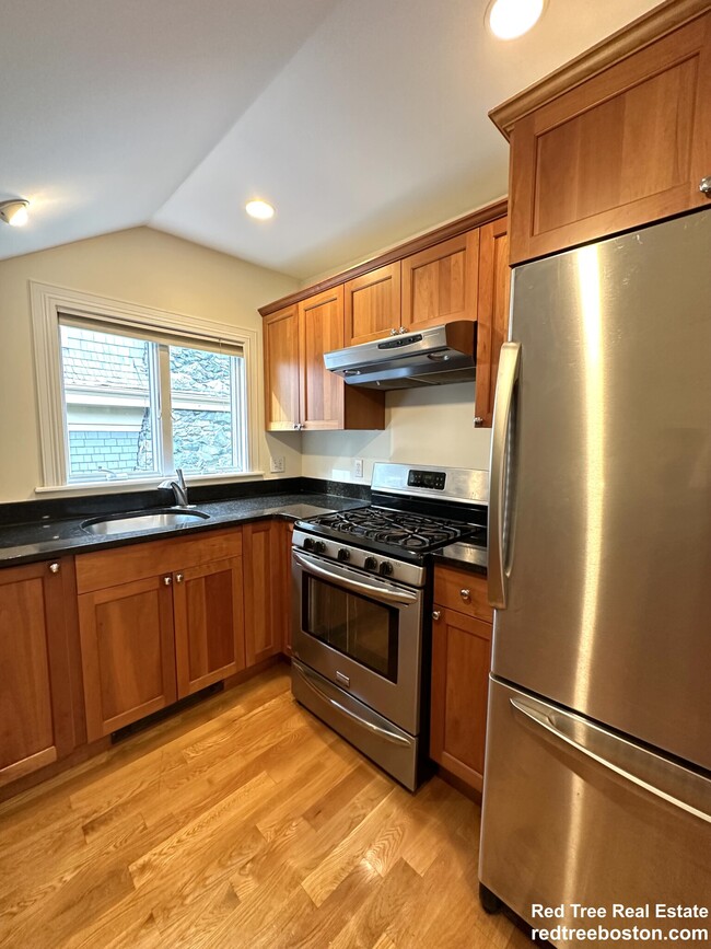 10 Selkirk Rd, Unit 3 in Boston, MA - Building Photo - Building Photo