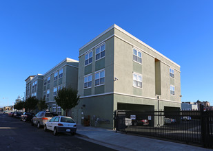 Trinity Plaza in Richmond, CA - Building Photo - Building Photo