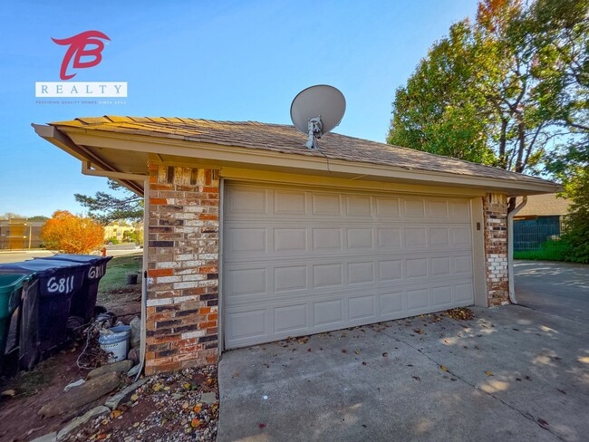 6811 Lyrewood Ln in Oklahoma City, OK - Building Photo - Building Photo