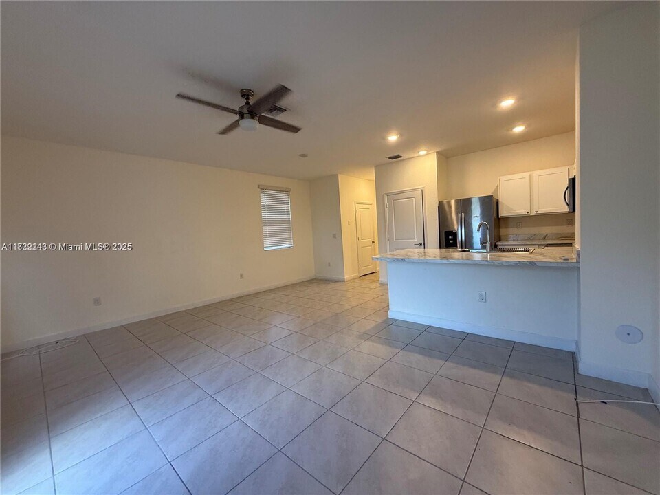 1100 SW 6th Ct in Florida City, FL - Building Photo