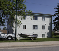 385 Brown Rd in Long Lake, MN - Foto de edificio - Building Photo