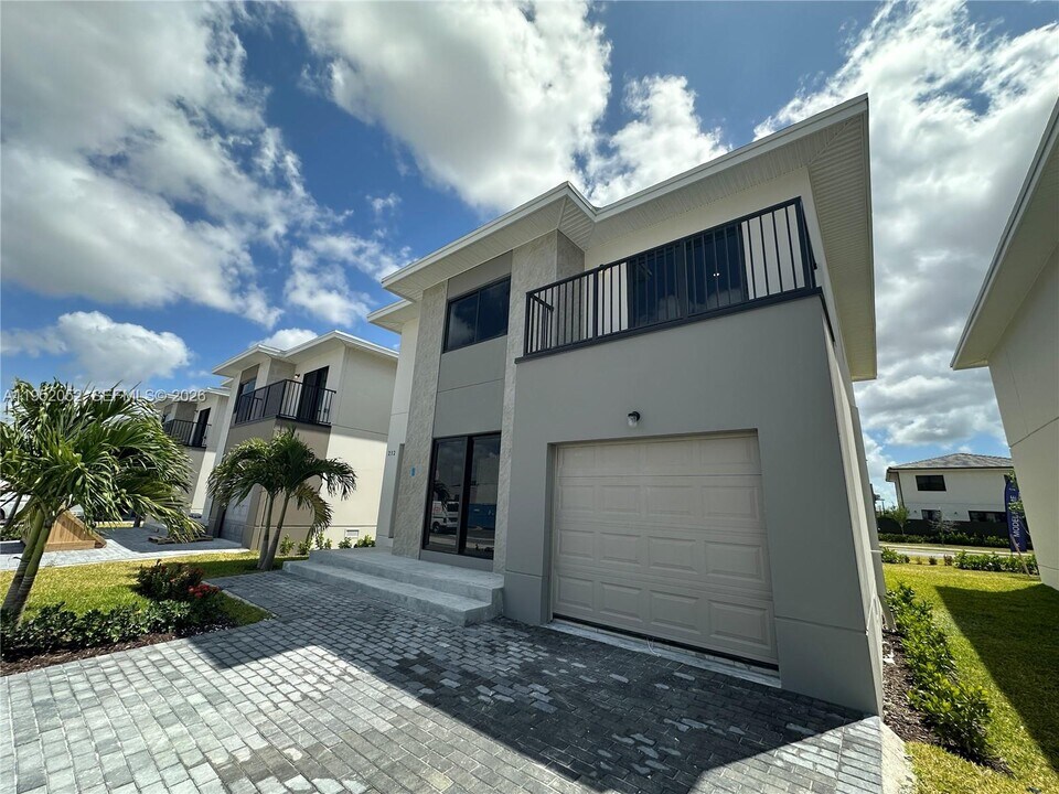 232 NW 13th St in Homestead, FL - Building Photo