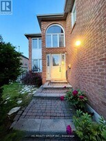 33 Westmoreland Ct in Markham, ON - Building Photo