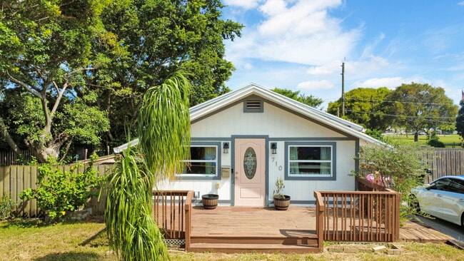 property at 710 S Pine St