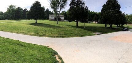 14313 Virtue Rd in Lenoir City, TN - Building Photo - Building Photo