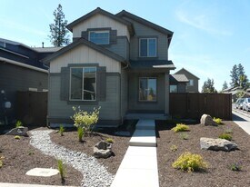 20925 Sotra Loop in Bend, OR - Building Photo