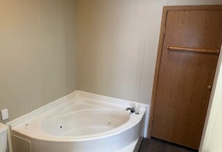 402 Hunt Club Dr in Grand Blanc, MI - Foto de edificio - Building Photo