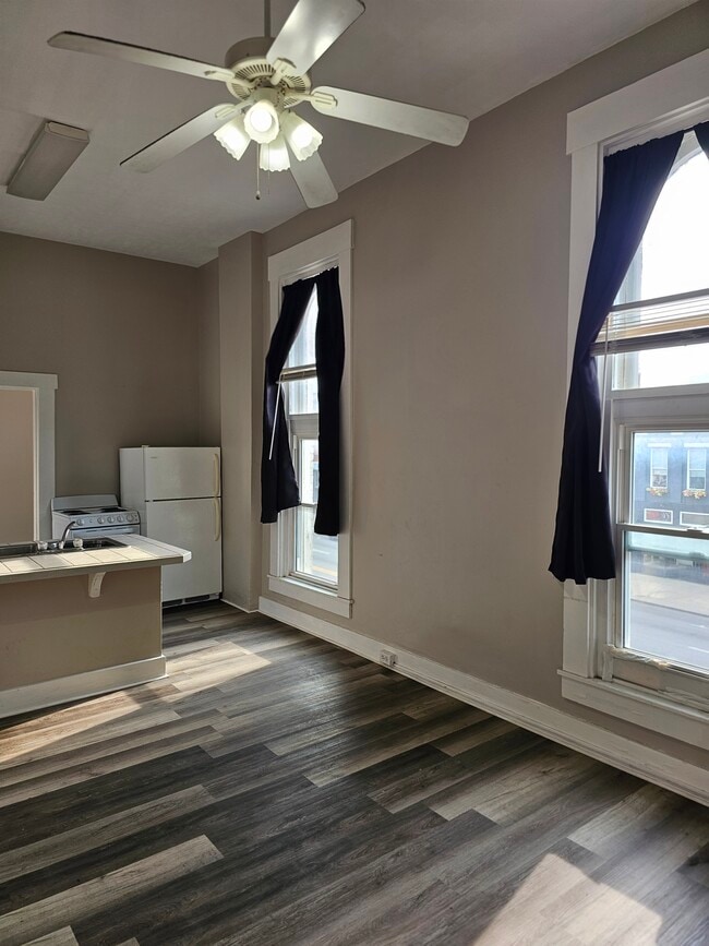 101 E Main St, Unit B