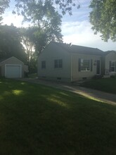 1606 E 33rd St in Des Moines, IA - Building Photo - Building Photo