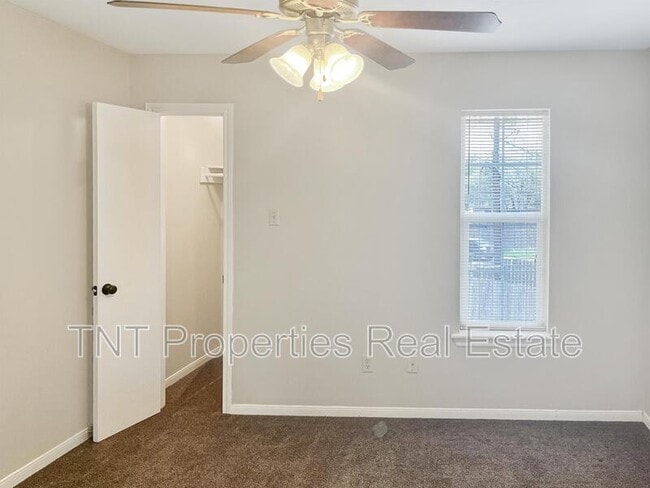 1811 Woodsman Dr in College Station, TX - Building Photo - Building Photo