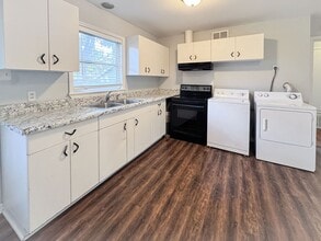 2054 Emogene St in Mobile, AL - Building Photo - Building Photo