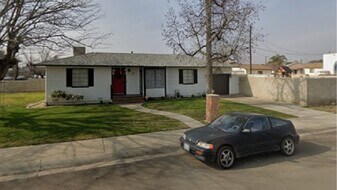 17 Curran St in Bakersfield, CA - Building Photo