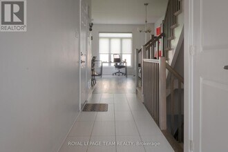 174 Hawkshaw Cres in Ottawa, ON - Building Photo - Building Photo