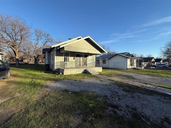 2116 Columbus Ave in Fort Worth, TX - Building Photo - Building Photo