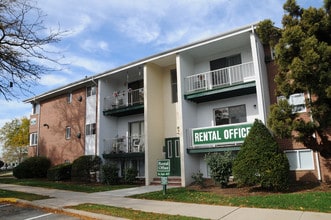State Fayette Gardens in Perth Amboy, NJ - Building Photo - Building Photo