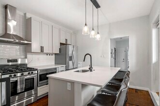 70 Lexington St, Unit 1 in Boston, MA - Foto de edificio - Building Photo