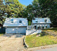 1209 E Twin Lakes Dr in Little Rock, AR - Building Photo