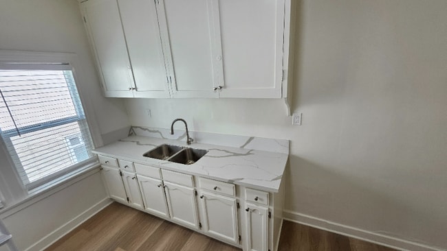 427-431 Normandie Ave