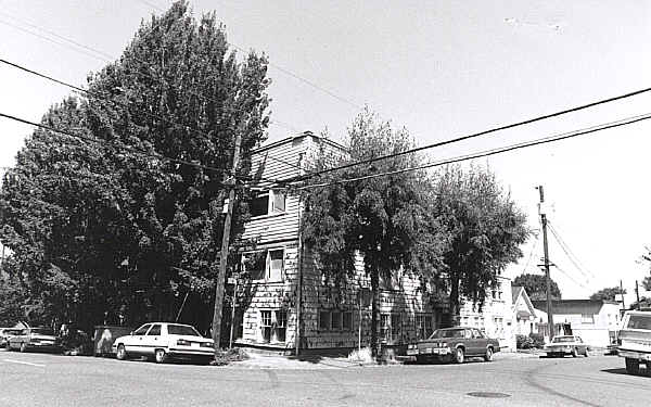 3035 SE Ankeny St in Portland, OR - Foto de edificio - Building Photo