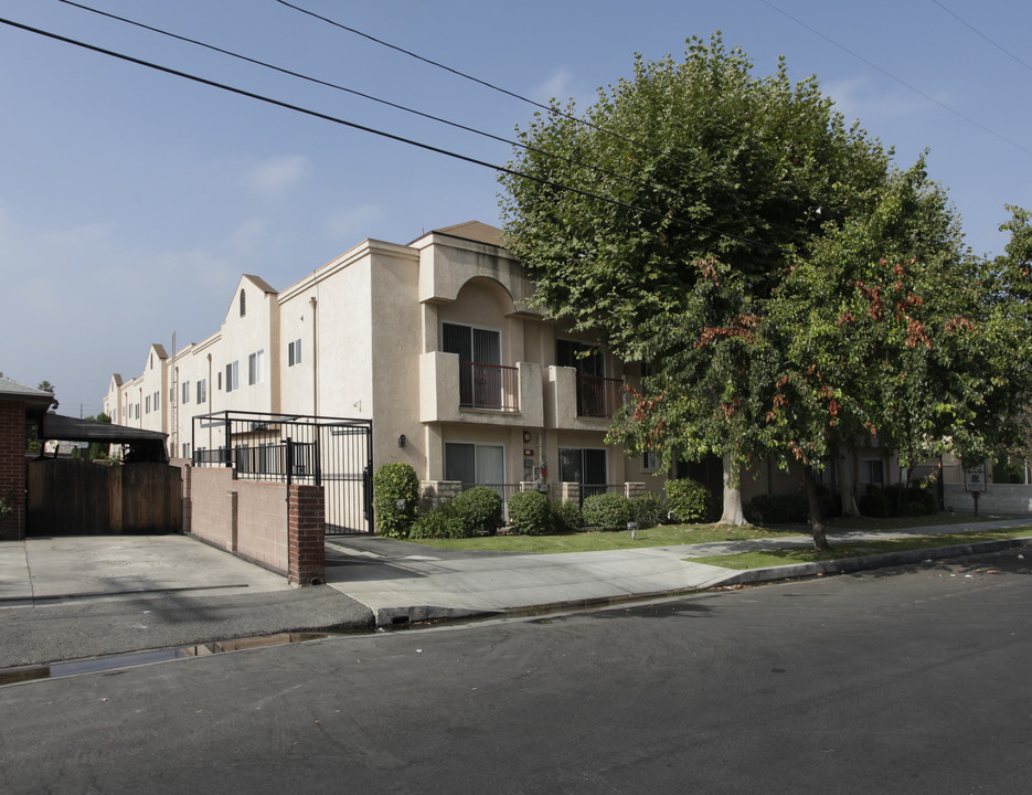 11426 Calvert St in North Hollywood, CA - Building Photo