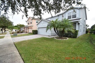 8806 Cameron Crest Dr in Tampa, FL - Building Photo - Building Photo