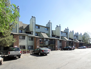 Summer Ridge Apartments in Denver, CO - Building Photo - Building Photo