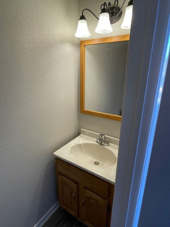 702 W Collins St in Denton, TX - Building Photo - Building Photo