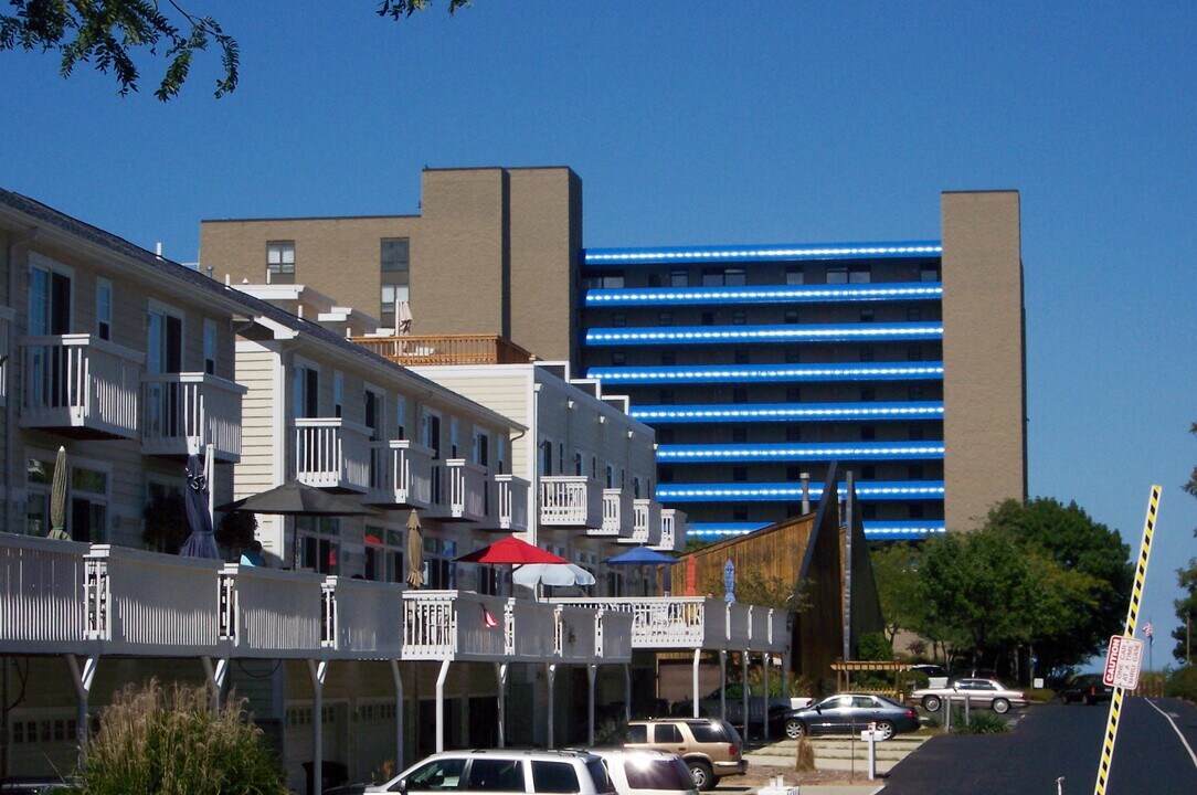 Dunescape Beach Club Tower in Michigan City, IN - Foto de edificio