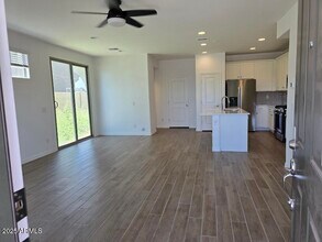 4240 S 58th Ave in Phoenix, AZ - Foto de edificio - Building Photo