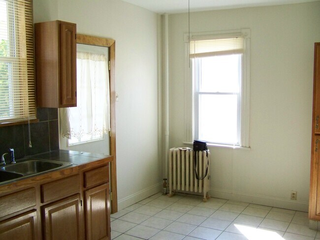 1441 N Lincoln Ave, Unit 1st floor in Scranton, PA - Building Photo - Building Photo