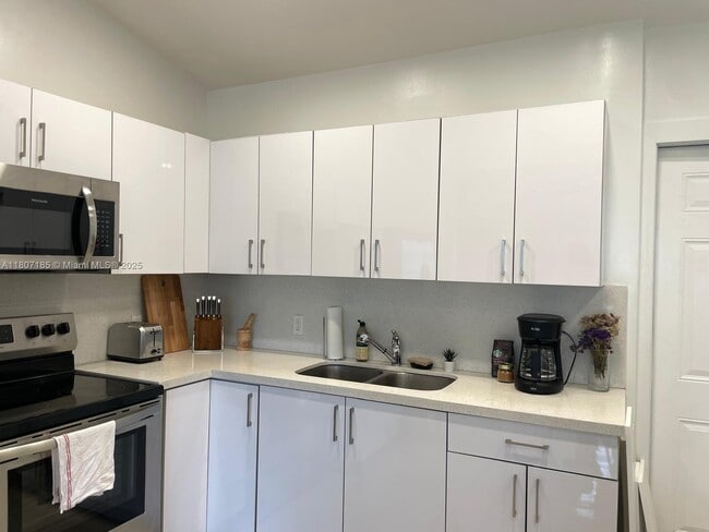 26 NE 70th St in Miami, FL - Building Photo - Building Photo