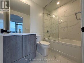 8 Interchange Wy in Vaughan, ON - Building Photo - Building Photo