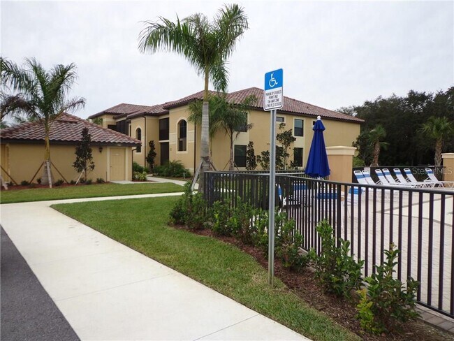 6715 Grand Estuary Trail in Bradenton, FL - Foto de edificio - Building Photo