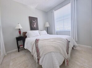 2080 Greenview Shores Blvd in Wellington, FL - Building Photo - Building Photo