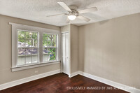 8735 3rd Ave in Jacksonville, FL - Foto de edificio - Building Photo