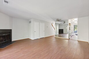 3115 Hawthorne Dr NE in Washington, DC - Building Photo - Building Photo