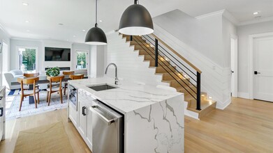 37 Wakeman Rd in Hampton Bays, NY - Building Photo - Building Photo
