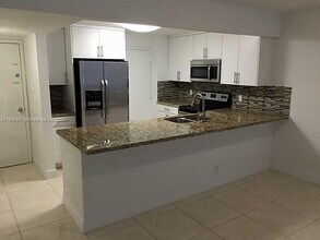 9001 SW 77th Ave in Miami, FL - Building Photo - Building Photo