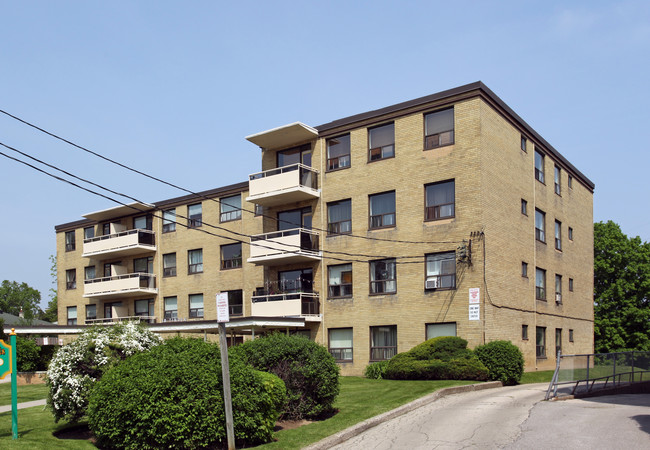 Deepwood Apartments in Toronto, ON - Building Photo - Building Photo