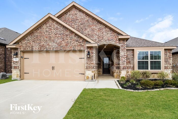 11005 Aledo Ln in Aubrey, TX - Building Photo